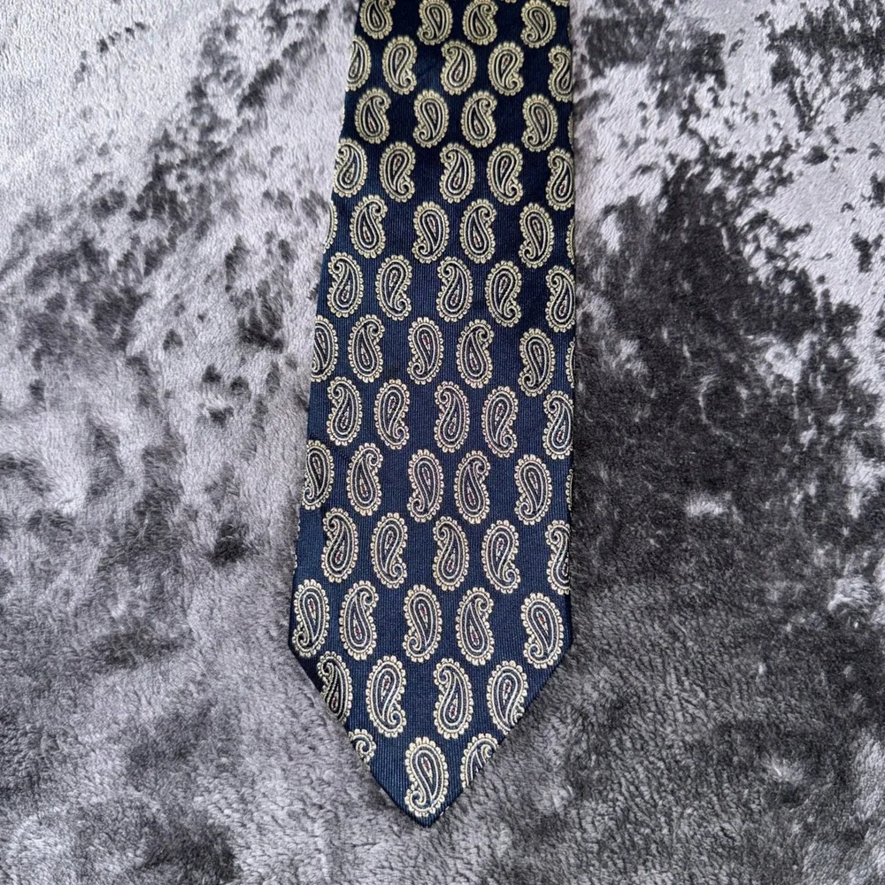 Polo Ralph Lauren Mens Silk Tie Navy Blue Gold Paisley Hand Made USA RN 41381